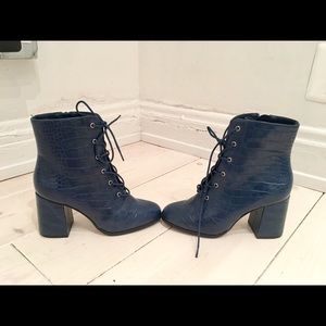 NWT Blue Reptile Print Forever 21 Booties
